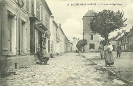 77  LA CHAPELLE LA REINE - PLACE DE LA REPUBLIQUE (ref 7228) - La Chapelle La Reine