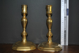 2 Anciens Bougeoirs Cuivre Ou Laiton Base Octogonale Style Haute époque (19 Cm) Luminaire Candélabre Chandelier Bronze  - Chandeliers, Candelabras & Candleholders