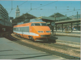 TGV 55 . Sud-Est . Paris . Gare De Lyon . Rame N° 64 . Photo W Herdam . 1989 By Reiju . - Trains