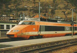 TGV 57 . Sud-Est . Rame N° 102 . Bourg Saint Maurice . TGV Inaugural 28 01 1990 . Photo Baliziaux . - Eisenbahnen