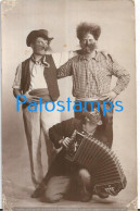 226137 REAL PHOTO COSTUMES CARNIVAL DISGUISE MAN'S RARE WITH BANDONEON POSTAL POSTCARD - Photographs