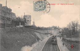 SURESNES (Hauts-de-Seine) - Station - Passage Du Train - Voyagé 1907 (2 Scans) Choisy 7 Rue Des Griffons à Lyon-Terreaux - Suresnes