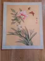 Peinture Sur Soie  XX E  Peinte A La Main En Chine - Signee - Fleur- Papillon - Aziatische Kunst