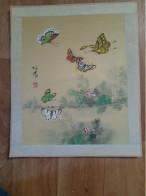 Peinture Sur Soie  XX E  Peinte A La Main En Chine - Signee - Fleur -  Papillon - Asiatische Kunst