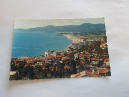 LE LAVANDOU ( 83 Var ) VUE GENERALE AU FOND LE CAP BENAT  BELLE VUE COLORISER - Le Lavandou