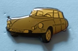 Pin's Gendarmerie DS Citroên - Army