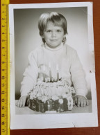 #11    DAMAGED !!!  Anonymous Persons - Enfant Child - Boy With Birthday Cake - Anonieme Personen