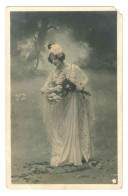 CPA Fantaisie Femme . Mode . 1905 - Women