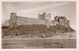 PC41852 Bamburgh Castle. RP. B. Hopkins - Mundo