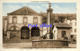 63 - Volvic - La Fontaine Et L'Hôtel De Ville - Volvic