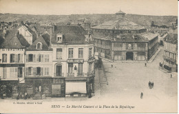 PC38439 Sens. Le Marche Couvert Et La Place De La Republique. A. Mondou - Monde