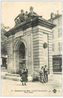 17 ROCHEFORT-SUR-MER. Fontaine Monumentale Place Colbert. Chemiserie - Rochefort