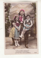 CM58. Vintage French Greetings Postcard. Man With His Children. - Groepen Kinderen En Familie