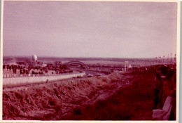 Photographie Photo Vintage Snapshot Amateur Automobile Voiture Circuit Course  - Cars