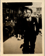 Photographie Photo Vintage Snapshot Photographe De Rue Marche Homme Mode - Anonymous Persons