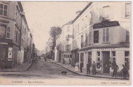 27 - EURE - VERNON - LA RUE D'ALBUFERA - MAGAZIN LAVSSEUR - A LA BONNE CHAUSSURE  - PUB KUB A GAUCHE - Vernon