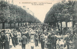 17 ROCHEFORT SUR MER. Jour De Marché Rue De L'Arsenal 1928 - Rochefort