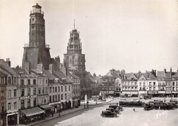 62 - CALAIS - N° 1733 La Place D'armes Et Le Vieux Beffroi - Calais