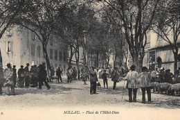 MILLAU : Place De L'hotel-dieu - Tres Bon Etat - Millau