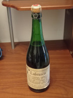 VINO LAMBRUSCO "LABRUSCA" DI CORREGGIO DALLE CANTINE ORESTE LINI - 1982 - Wijn