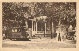 17 FOURAS LES BAINS. Autocar Sur La Place Et Kiosque à Musiques - Fouras-les-Bains