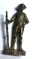 Figurine Soldat En Métal Doré Des USA 1776 - Kinder Années 80 - Figurines En Plastique