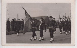 Photo Défilé Des Forces Navales Françaises Libres (avec Cachet Au Verso) HMS Royal Arthur 26/02/1943 - Guerre, Militaire