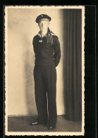 AK Marinesoldat In Uniform, Mützenband Der Deutschen Seemannsschule  - Weltkrieg 1914-18