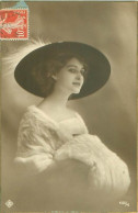 Fantaisie -  Portrait Femme  Chapeau   R 652 - Frauen