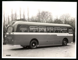 Fotografie AEC Buss, Der Firma Aldershot & District Traction Co. Ltd., Kennzeichen SOU 422  - Auto's