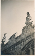 PC45414 Old Postcard. Figures On The Roof - Wereld