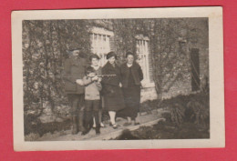 Strée ( Beaumont )- Photo Famille + Garde Forestier  ... Décembre 1927 ( Voir Verso ) - Beaumont