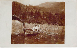 Carte Photo - Allemagne - Une Famille Sur Une Barque - Carte Destinée à Une "TrainKaserne" - Carte Postale Ancienne - Filosofie