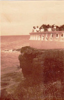 Photo Originale -1921 -Tanzania ( Tanganyika ) Deutsch Ostafrikas - TANGA - Terrasse Au Bord De Mer - Lugares
