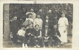 WW 18 BOURGES. Militaires Dont Un Accordéoniste Et Un Cuistot Du 1er Régiment - Bourges