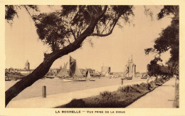 CPA La Rochelle-Vue Prise De La Digue       L2799 - La Rochelle