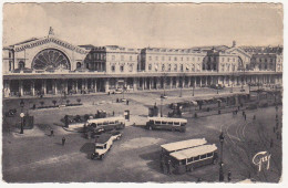 75 - PARIS - La Gare De L'Est - Voitures, Autocars - Metro, Stations