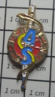 2020  Pin's Pins / Beau Et Rare / MEDICAL / SERPENT ASPIC THERMOMETRE Truc Militaire ? - Medizin