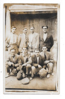 CARTE PHOTO A IDENTIFIER -  Groupe D'hommes Devant Une Porte  -  TOUL 3 - - Zu Identifizieren