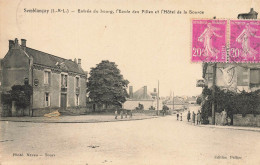 Sablançay * Route , Entrée Du Bourg * L'école Des Filles Et L'hôtel De La Source - Semblançay