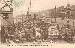 62 - Boulogne Sur Mer - Débarquement Du Poisson - Animé - Ecrite En 1925 - CPA - Voir Scans Recto-Verso - Boulogne Sur Mer