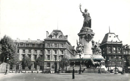 France Paris Place De La Republique - Plätze