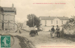 CHANGIS SAINT JEAN - Rue Du Pensionnat. (le Facteur) - Autres & Non Classés