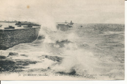 PC46973 Quiberon. Morbihan. La Mer Brisant Sur La Jetee Par Violente Bourrasque. - Monde