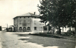 LAPEYROUSE MORNAY . La Place Et La Route D'Annonay .CP Animée - Autres & Non Classés