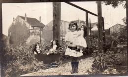 Photographie Photo Vintage Snapshot Aubervilliers Enfant Poupée Doll - Lieux