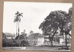 CPSM GUYANE - CAYENNE - La Gendarmerie - TB PLAN EDIFICE MILITAIRE Petite Animation + AUTOMOBILE RENAULT 4 CV - Cayenne