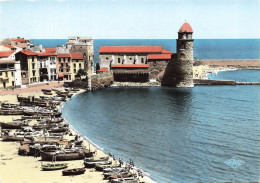 Collioure * Vue Sur La Rade Et L'église - Collioure