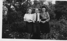 Photographie Photo Vintage Snapshot Belgique Trio Coiffure Haircut - Personnes Anonymes