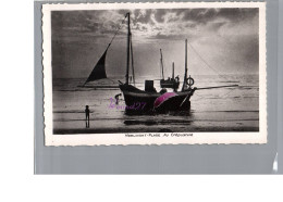 MERLIMONT PLAGE 62 - Au Crépuscule Enfant Sur La Plage Bateau Voilier Boat - Autres & Non Classés